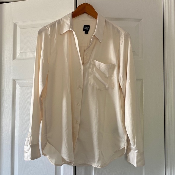 NWT GAP Silky Boyfriend Button-Up Blouse, ivory, size M - Picture 1 of 6